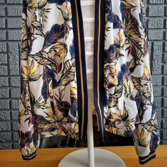 Light Printed Jacket - Picture 3 of 4